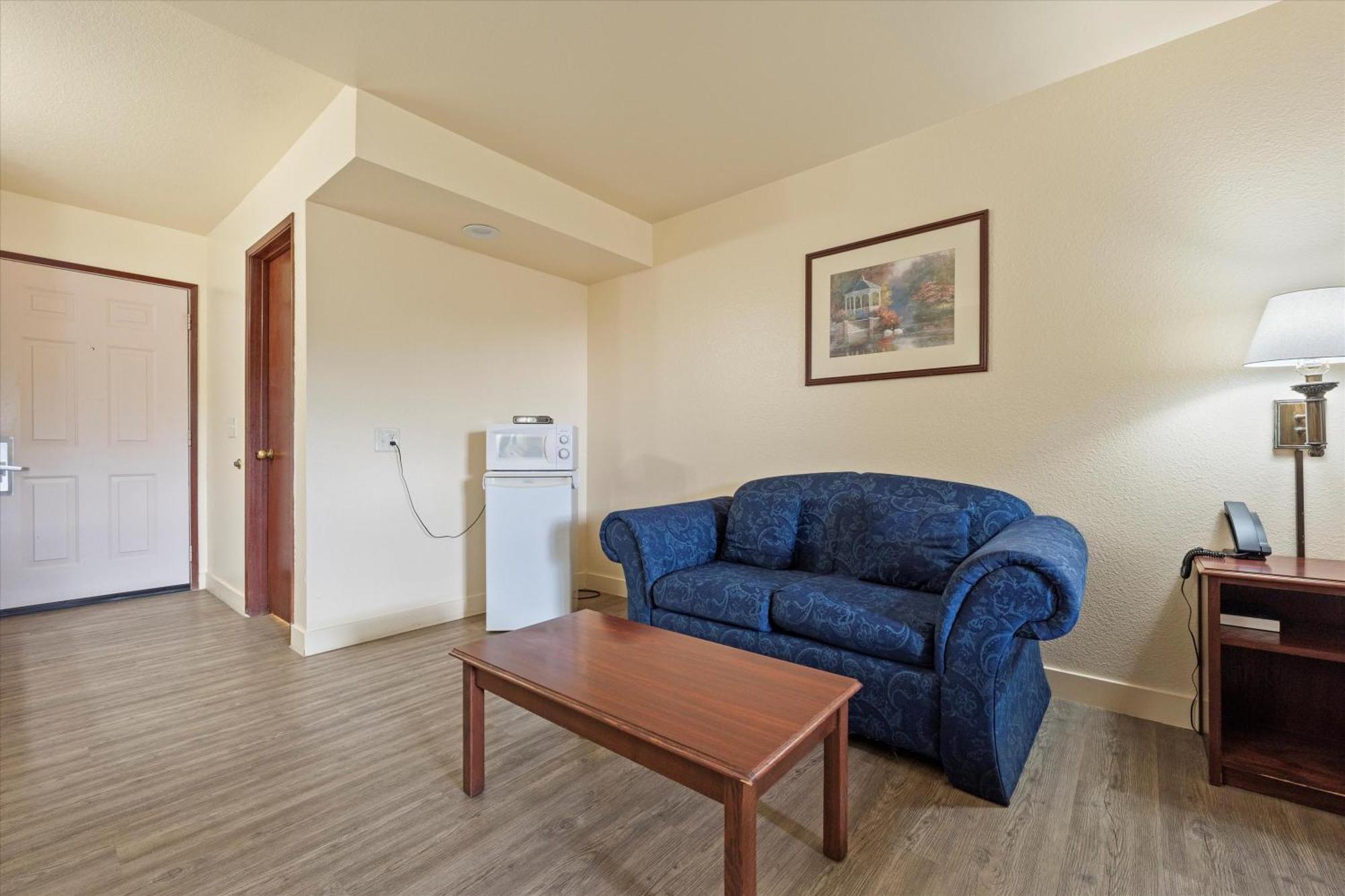Quincy Inn And Suites エクステリア 写真