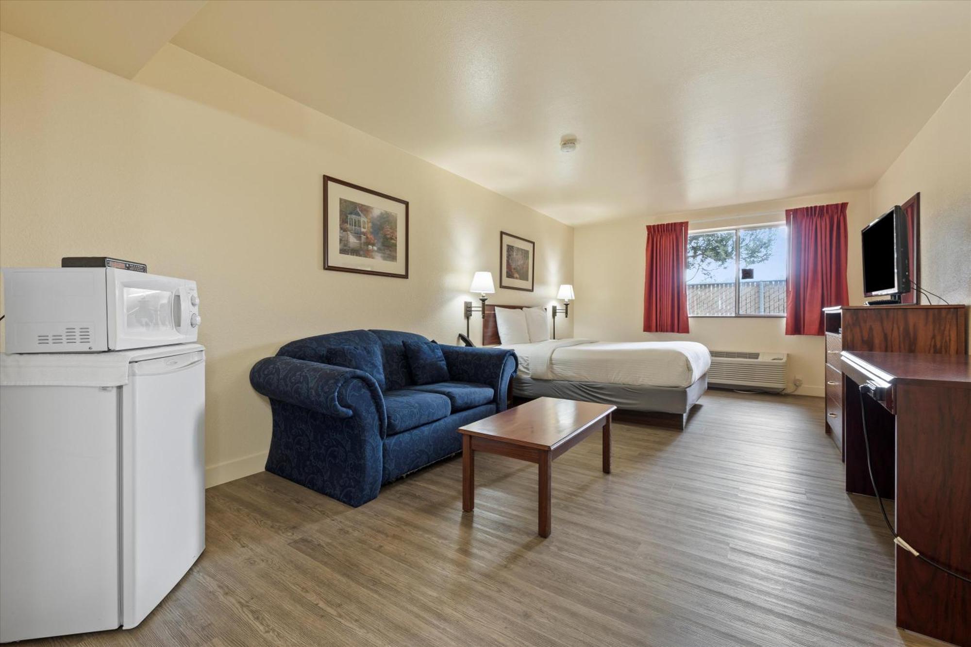 Quincy Inn And Suites エクステリア 写真