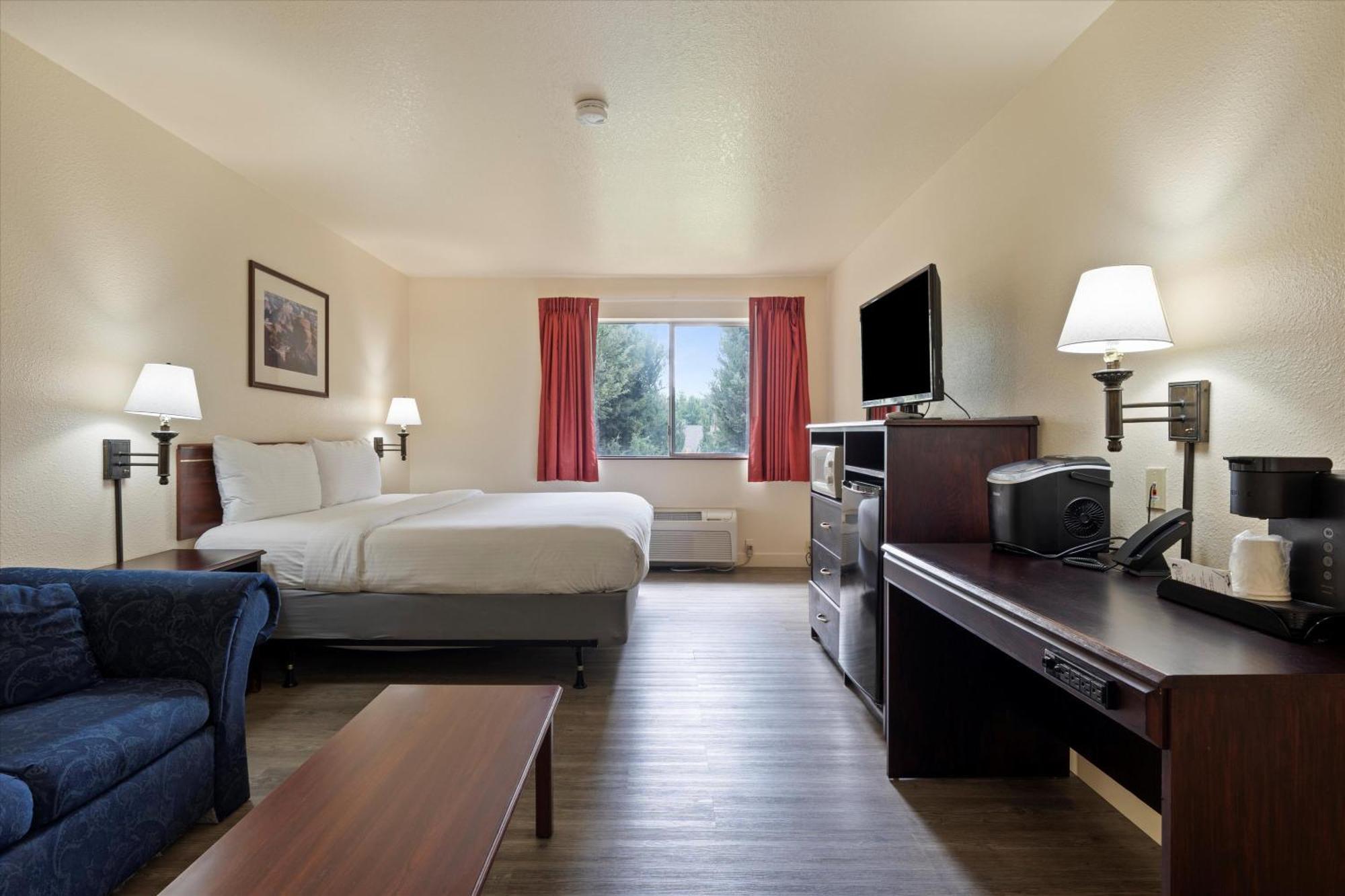 Quincy Inn And Suites エクステリア 写真