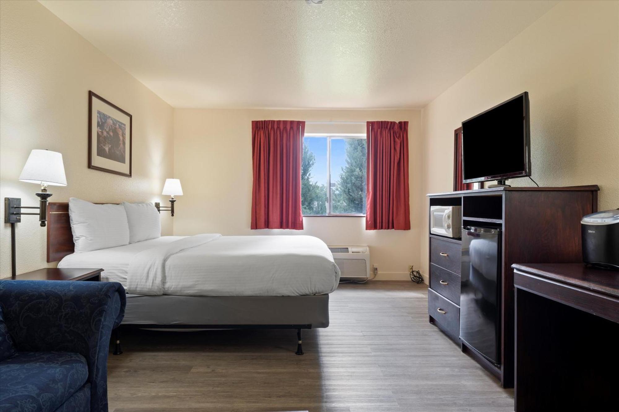 Quincy Inn And Suites エクステリア 写真