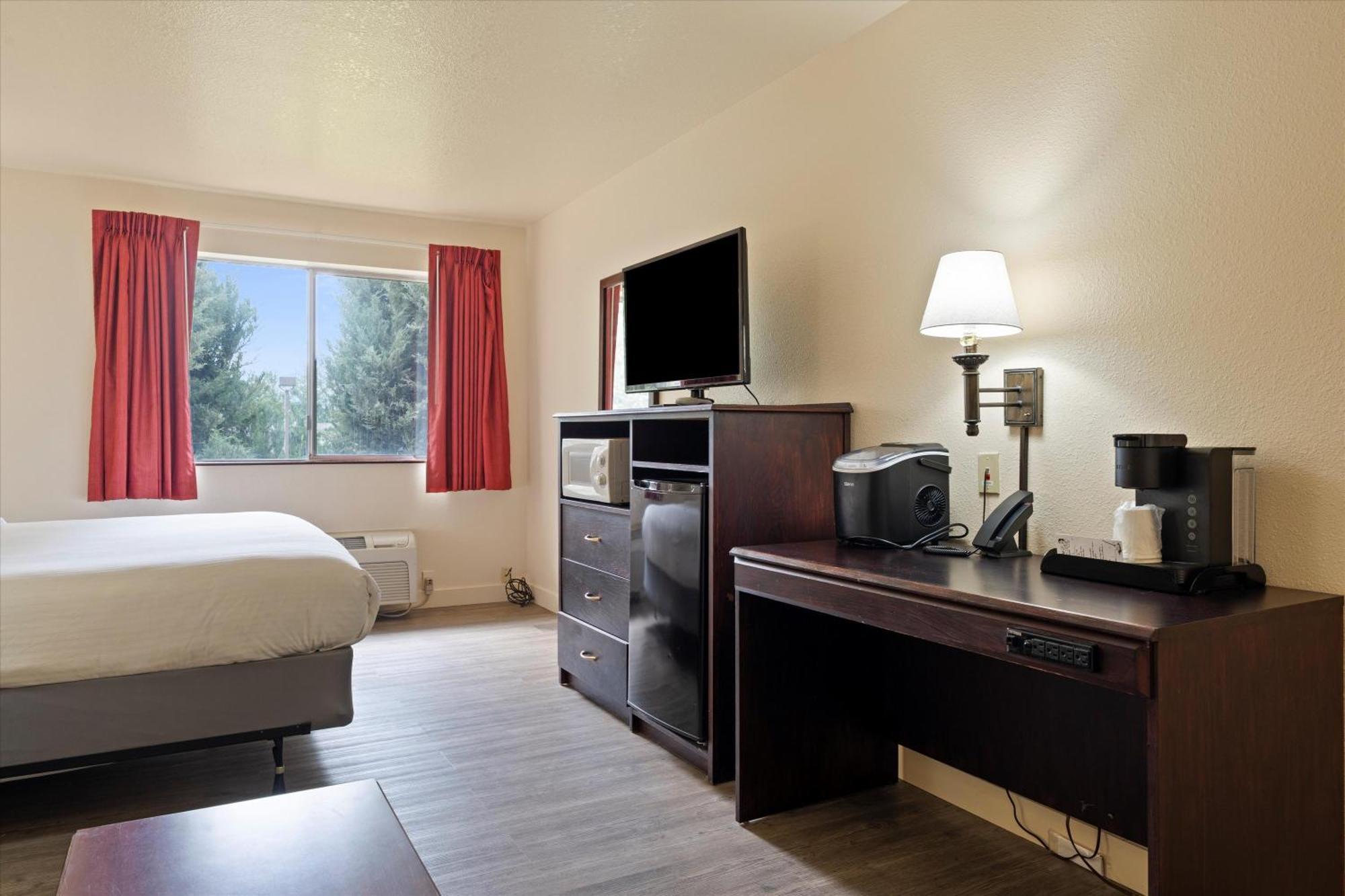 Quincy Inn And Suites エクステリア 写真