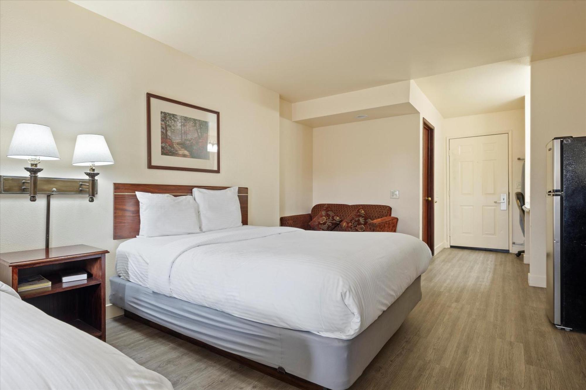 Quincy Inn And Suites エクステリア 写真