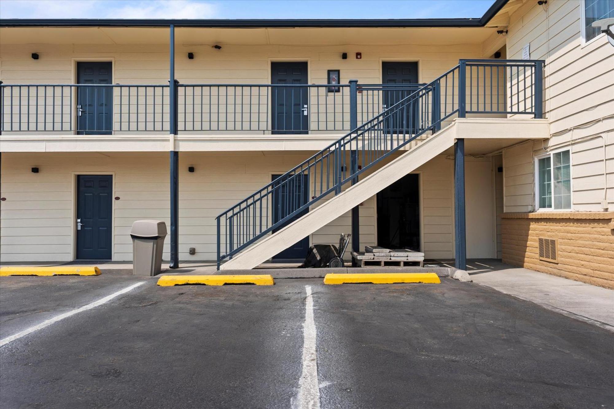 Quincy Inn And Suites エクステリア 写真