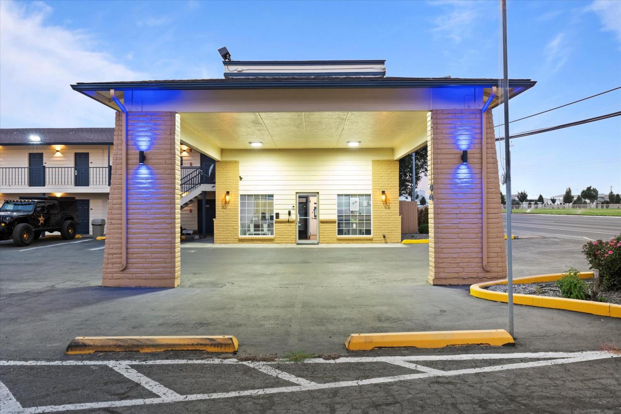 Quincy Inn And Suites エクステリア 写真