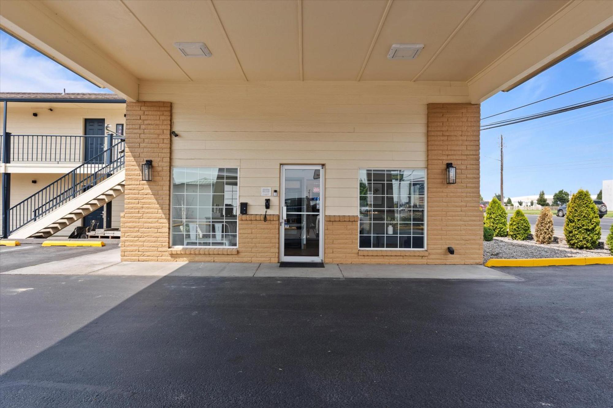 Quincy Inn And Suites エクステリア 写真