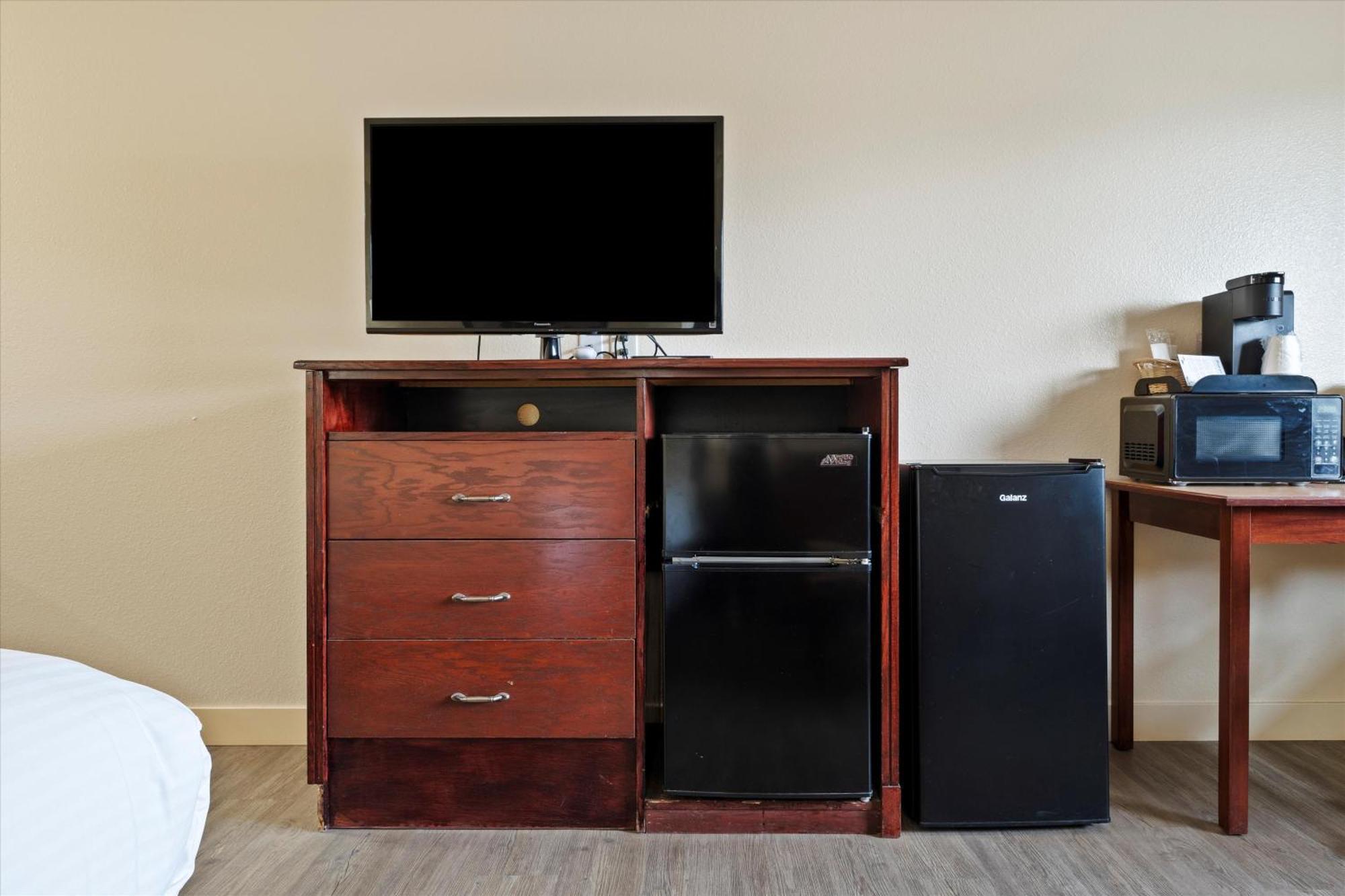 Quincy Inn And Suites エクステリア 写真