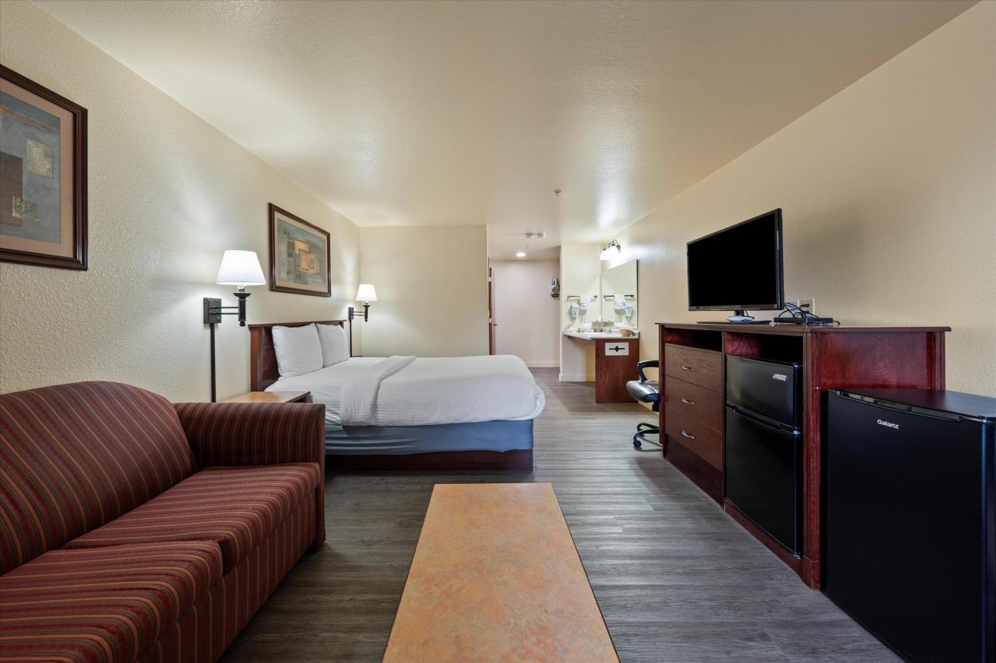 Quincy Inn And Suites エクステリア 写真