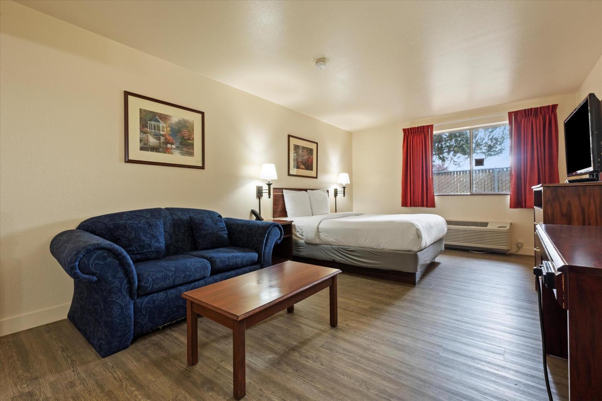 Quincy Inn And Suites エクステリア 写真