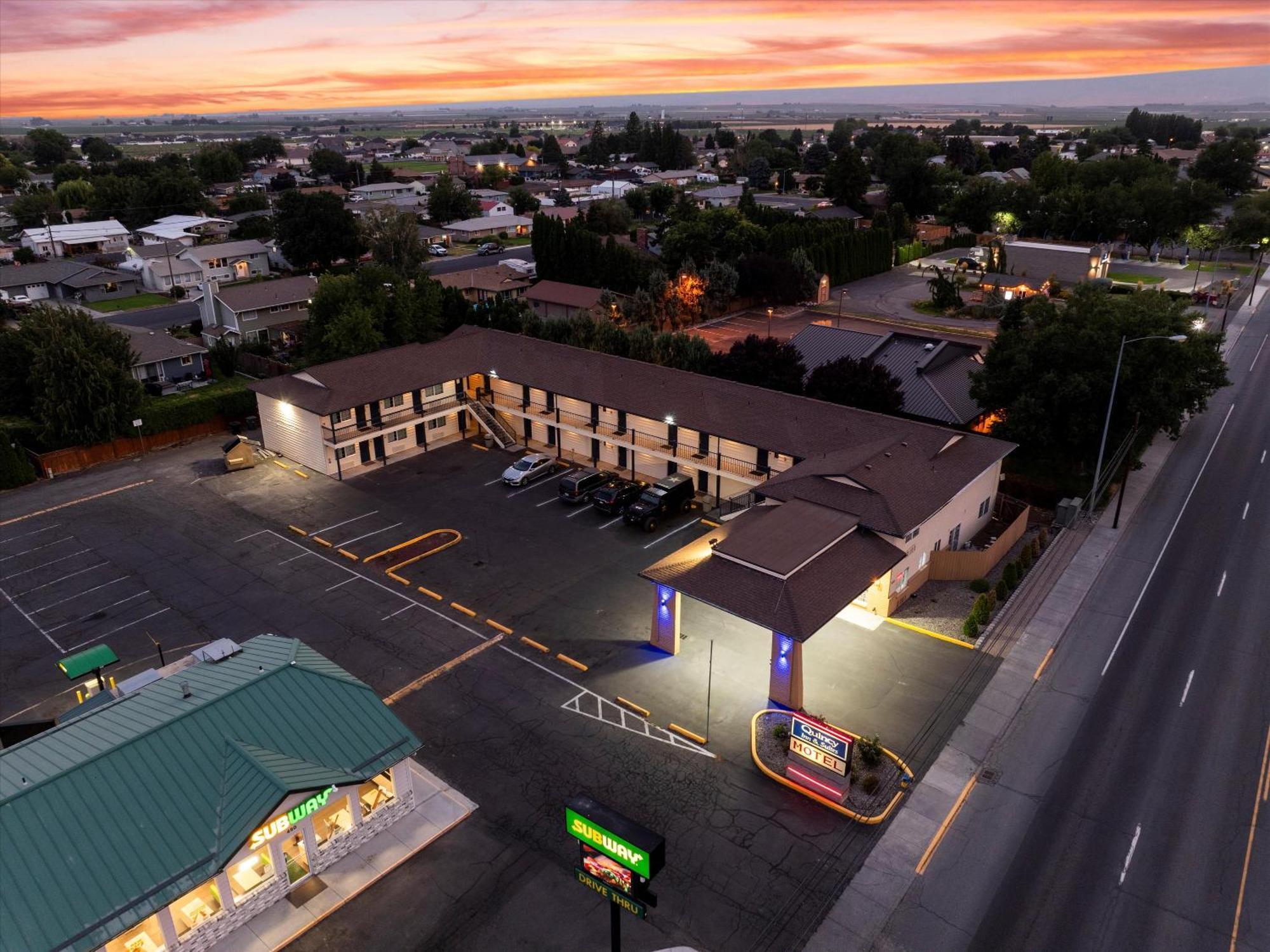 Quincy Inn And Suites エクステリア 写真