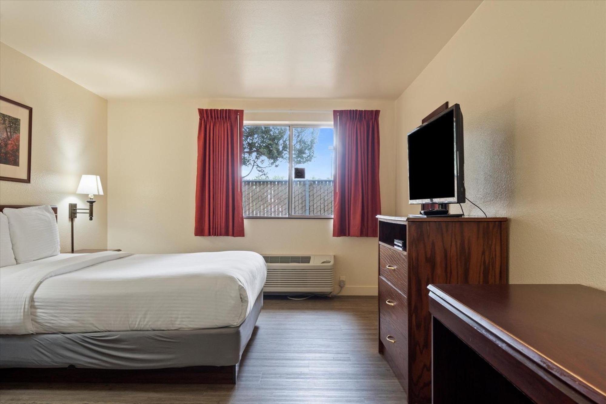 Quincy Inn And Suites エクステリア 写真