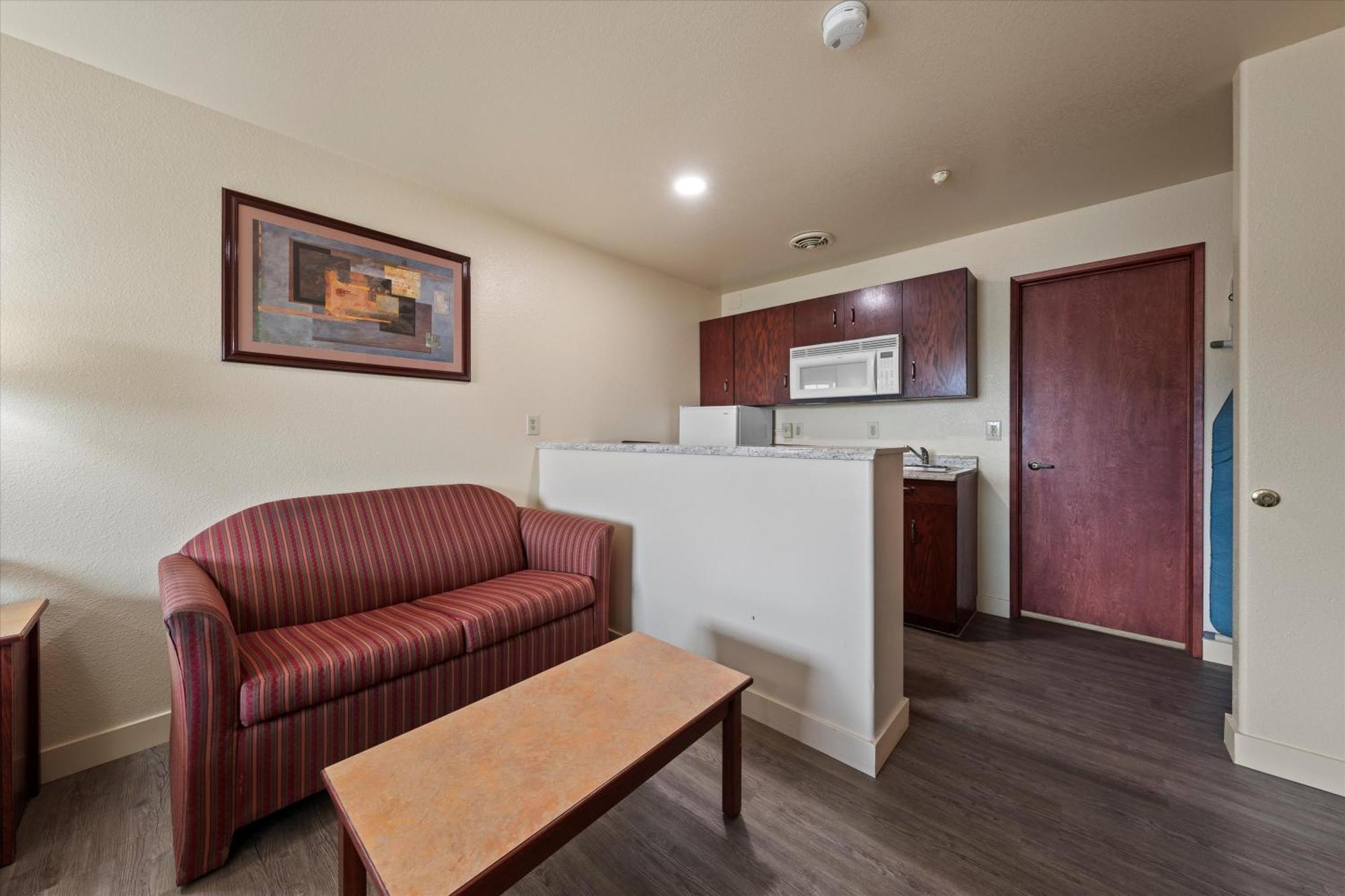 Quincy Inn And Suites エクステリア 写真