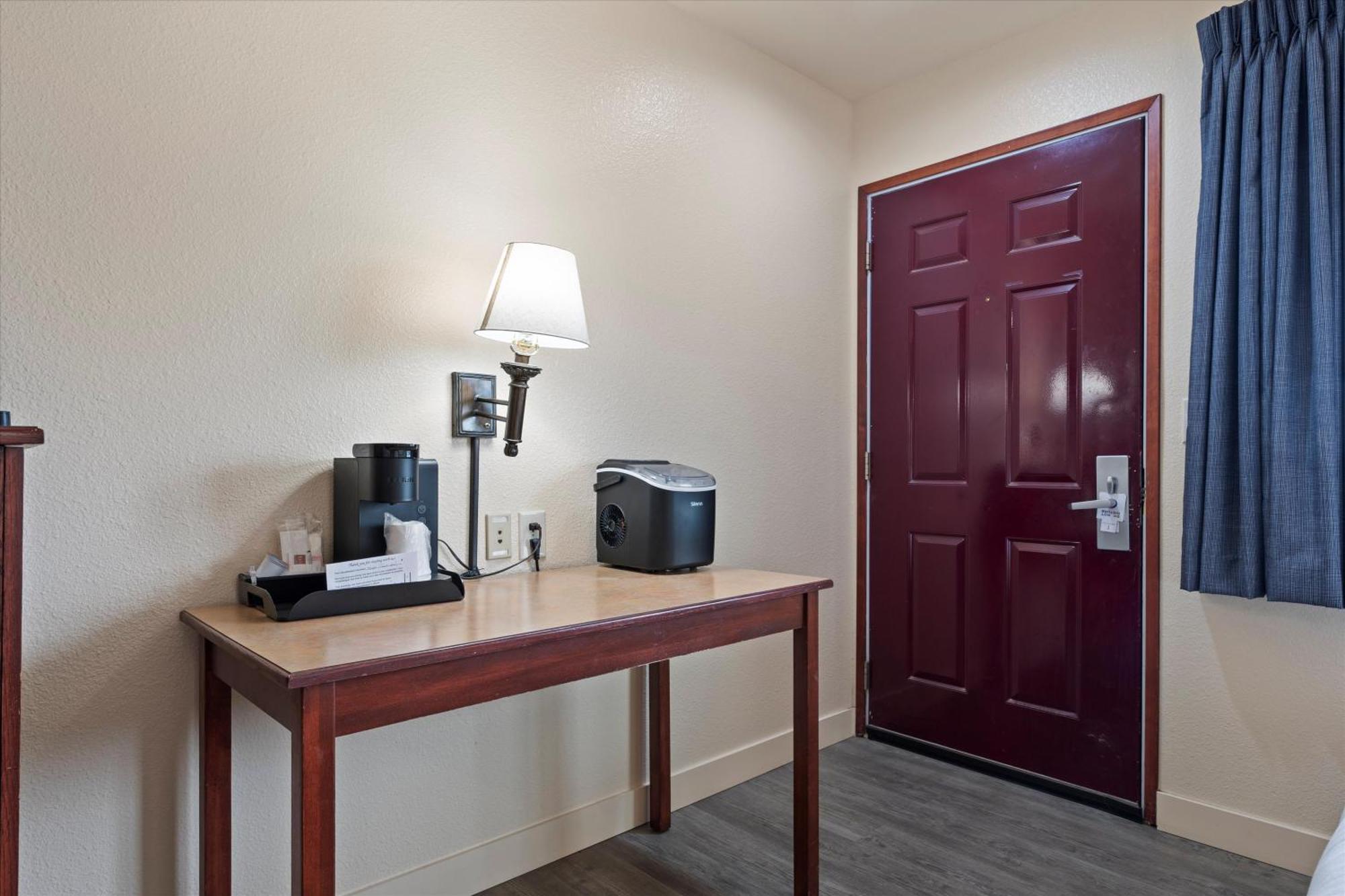 Quincy Inn And Suites エクステリア 写真