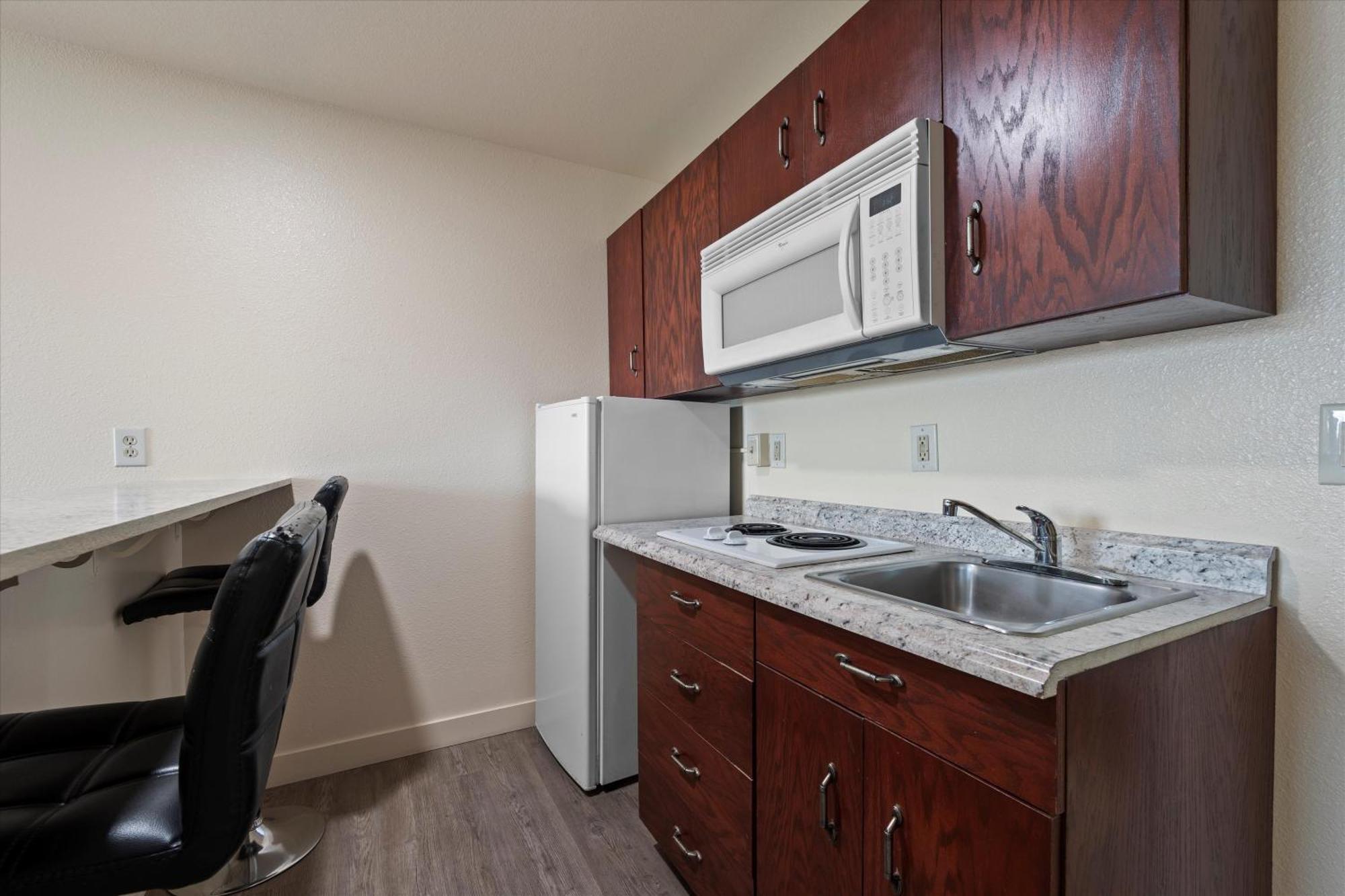 Quincy Inn And Suites エクステリア 写真