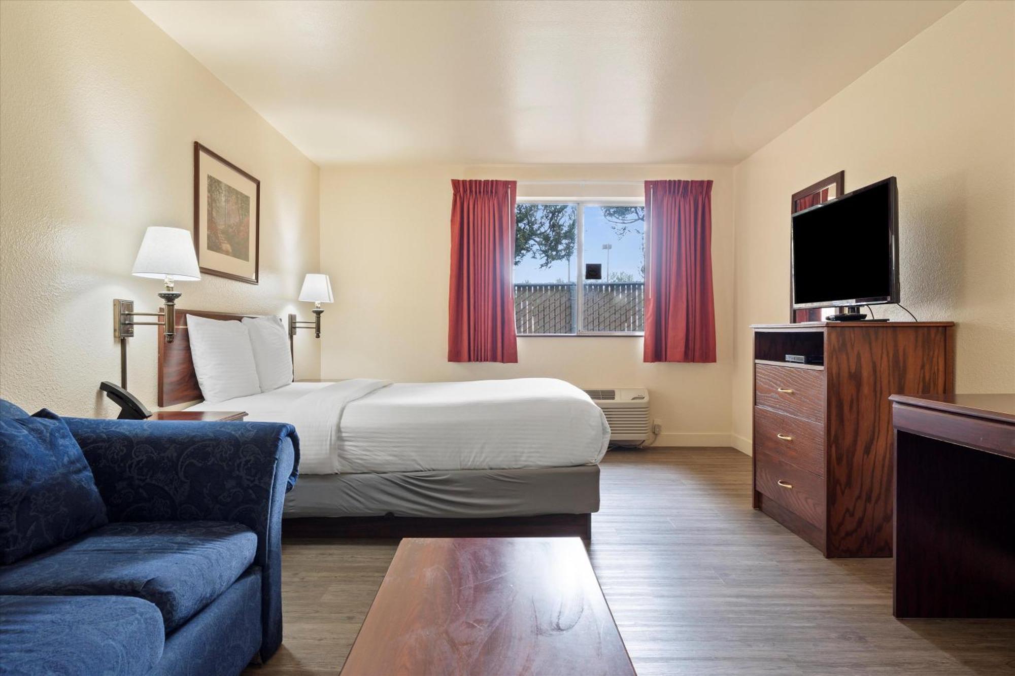 Quincy Inn And Suites エクステリア 写真