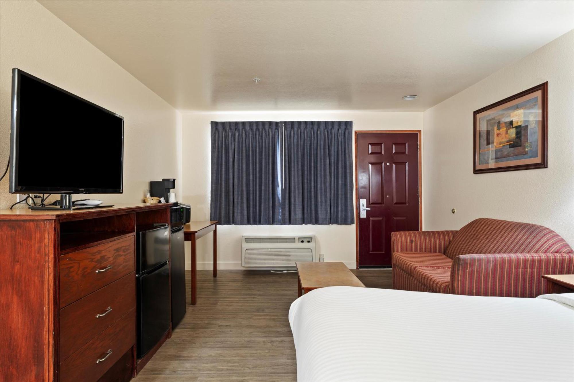 Quincy Inn And Suites エクステリア 写真