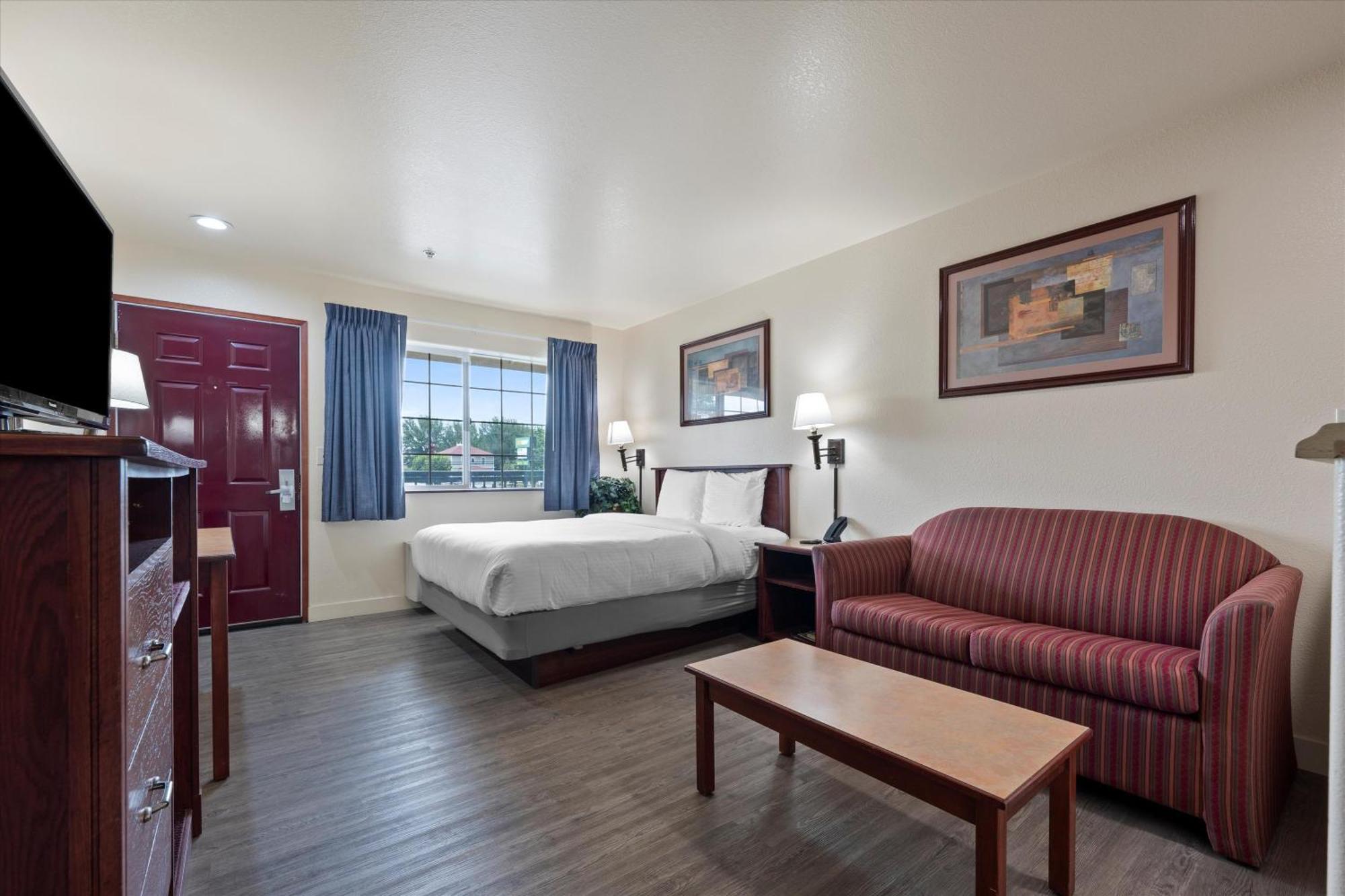 Quincy Inn And Suites エクステリア 写真