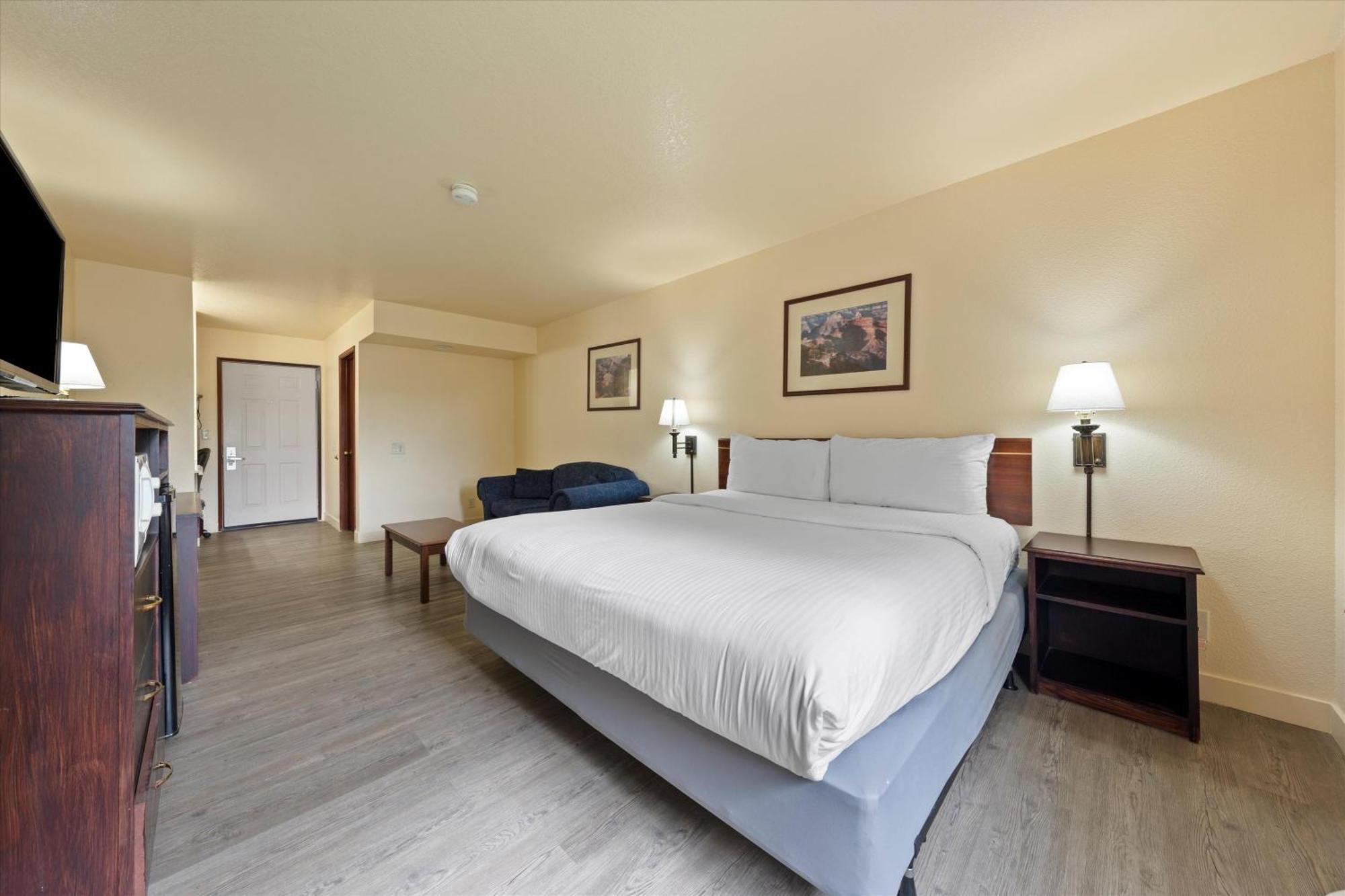Quincy Inn And Suites エクステリア 写真