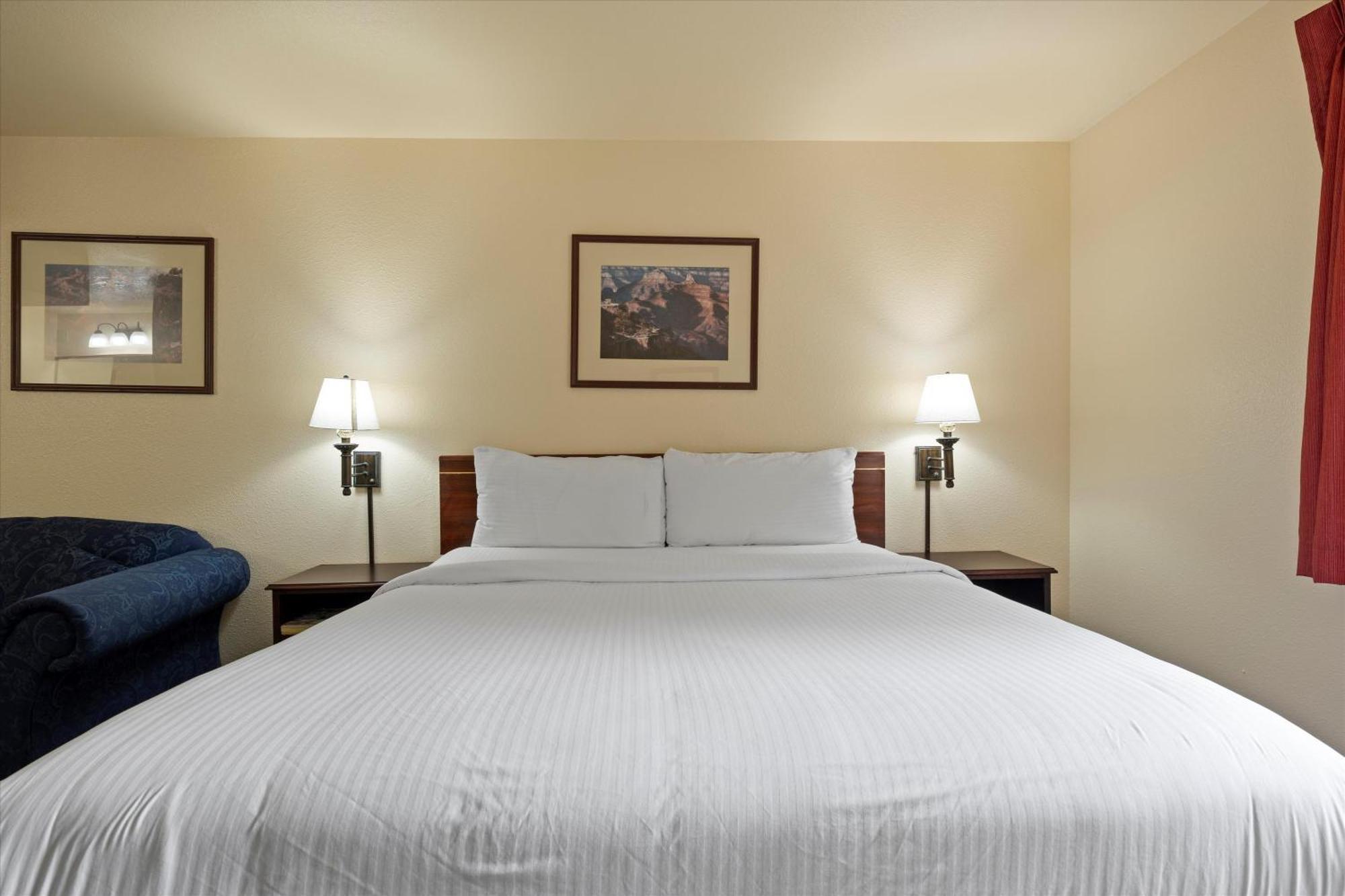 Quincy Inn And Suites エクステリア 写真
