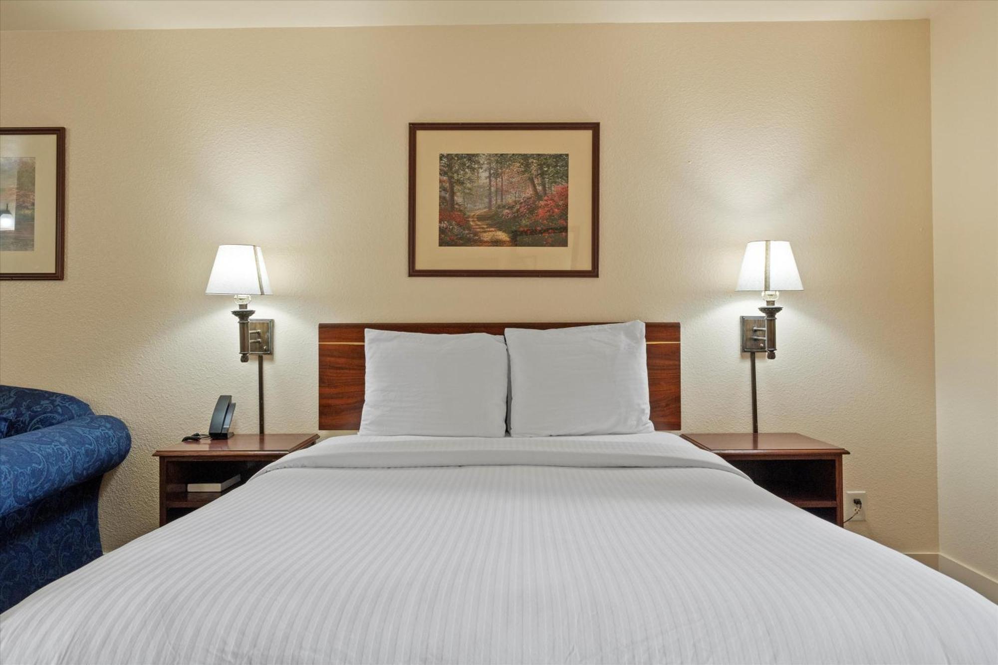 Quincy Inn And Suites エクステリア 写真